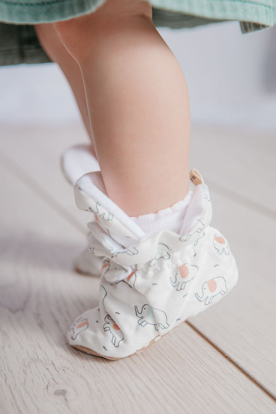 White Elephant Print - Baby Booties That Stay On with Non-Slip Soles | Snugabugz